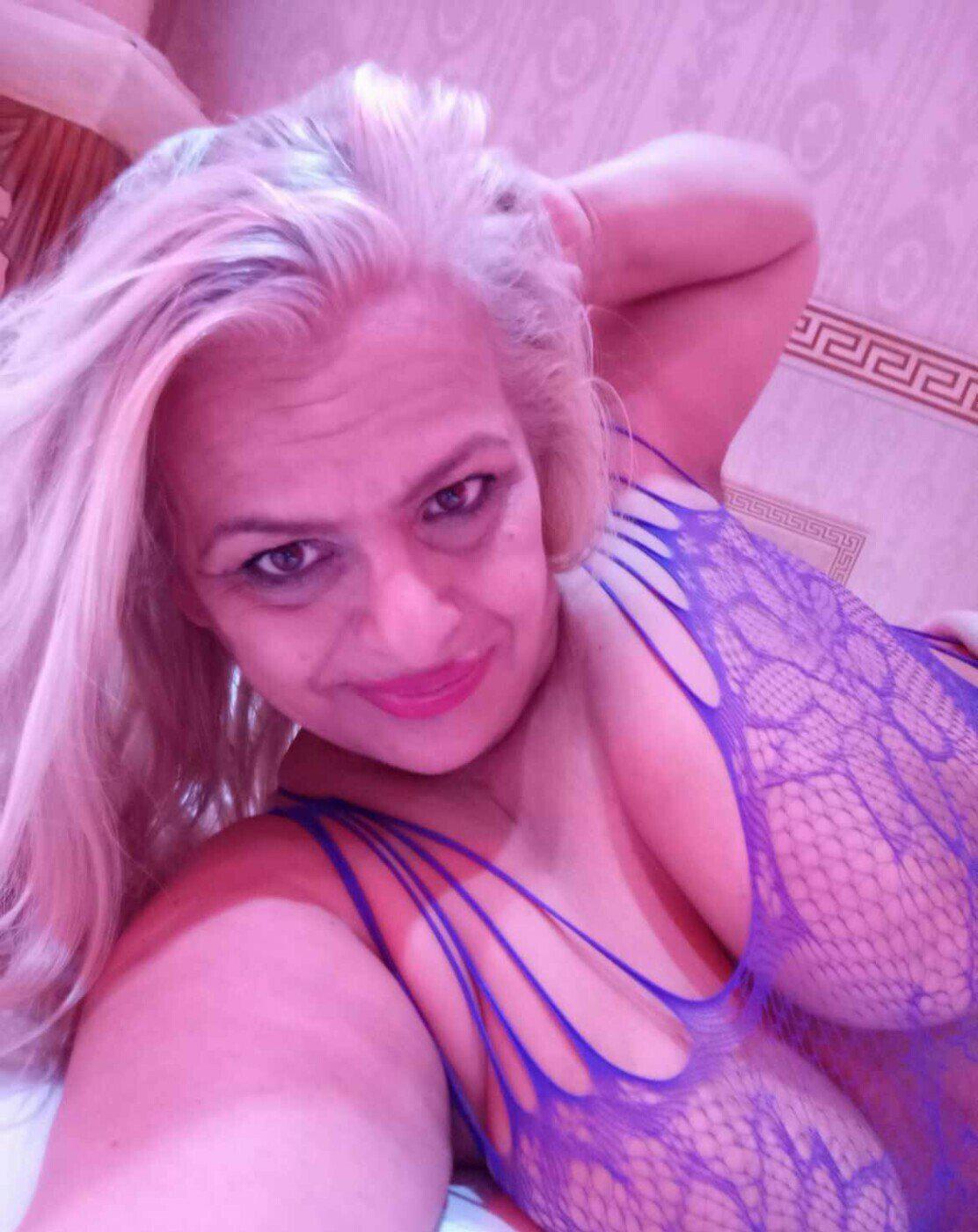 Sexy Milf Gabi