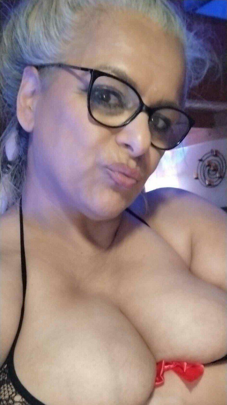 Sexy Milf Gabi