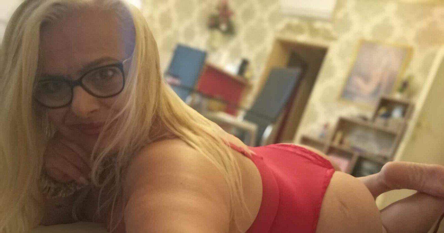 Sexy Milf Gabi