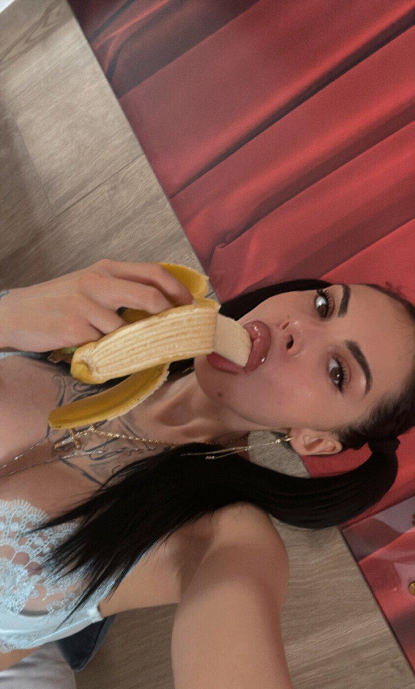 Kim Squirting...